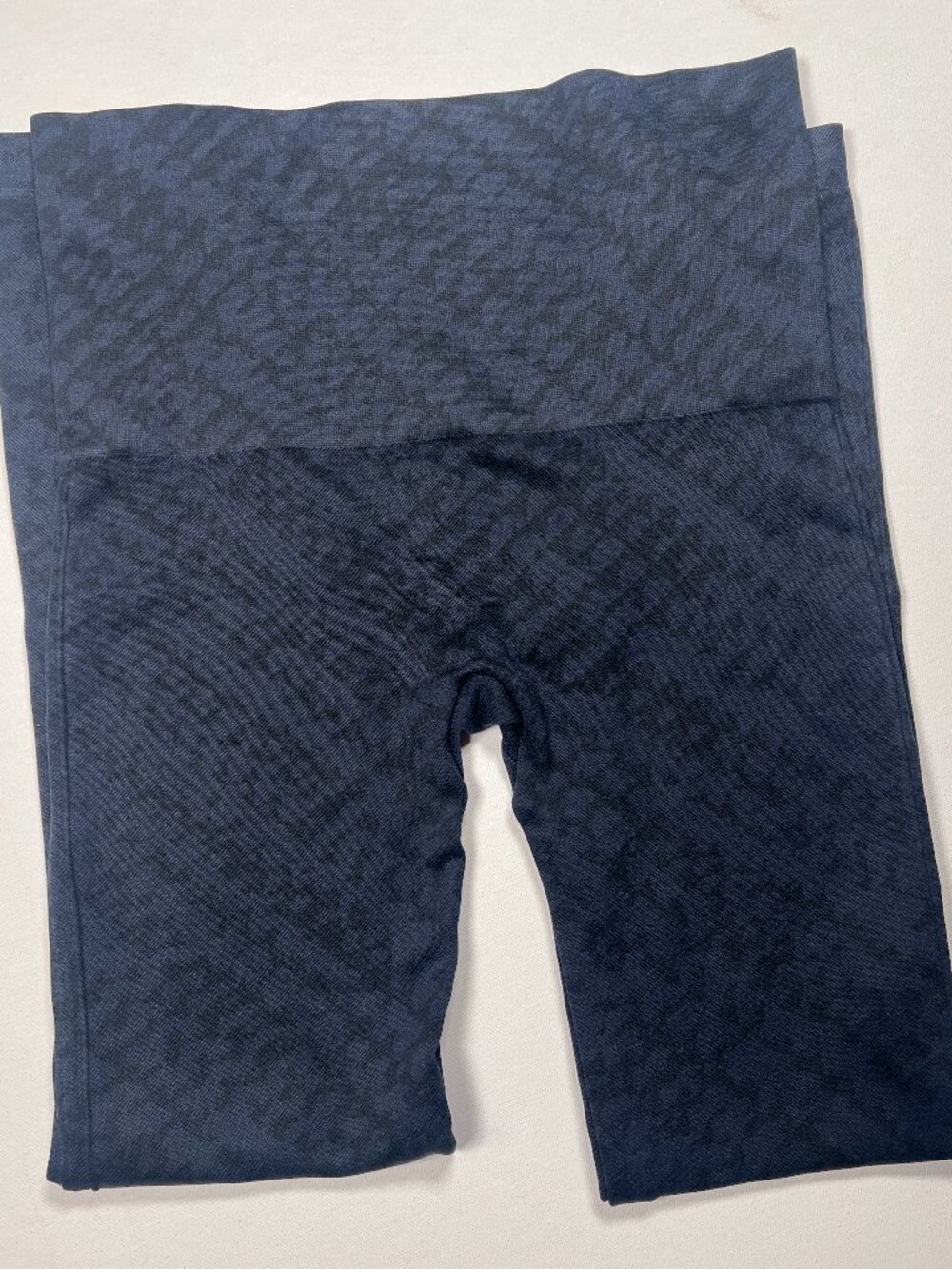 SPANX Look at me now seamless leggings black and blue pattern Large